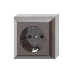 GAO 0510056777 Business Line IP20, 1 férőhelyes földelt csatlakozóaljzat, beltéri, 230 V~ /50 Hz / 16 A, barna